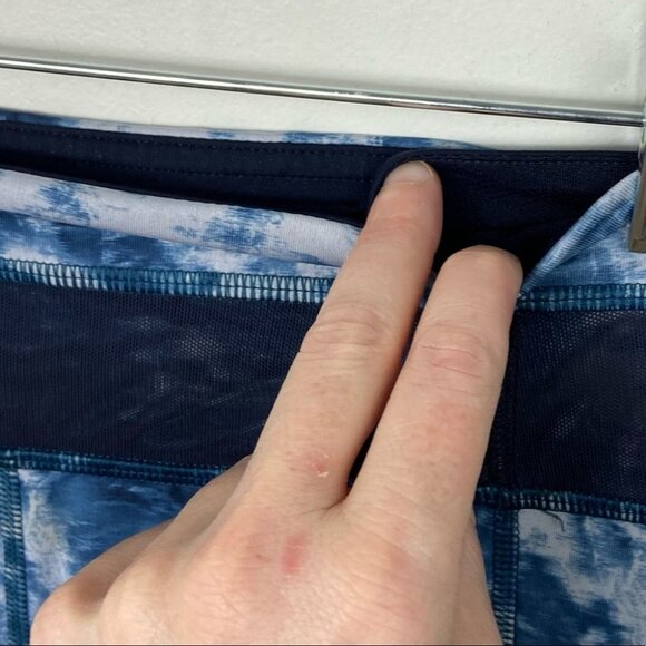 Lululemon Mesh With Me Crop Leggings Blue Printed Size 6 Yoga Running Fitness - Picture 7 of 11